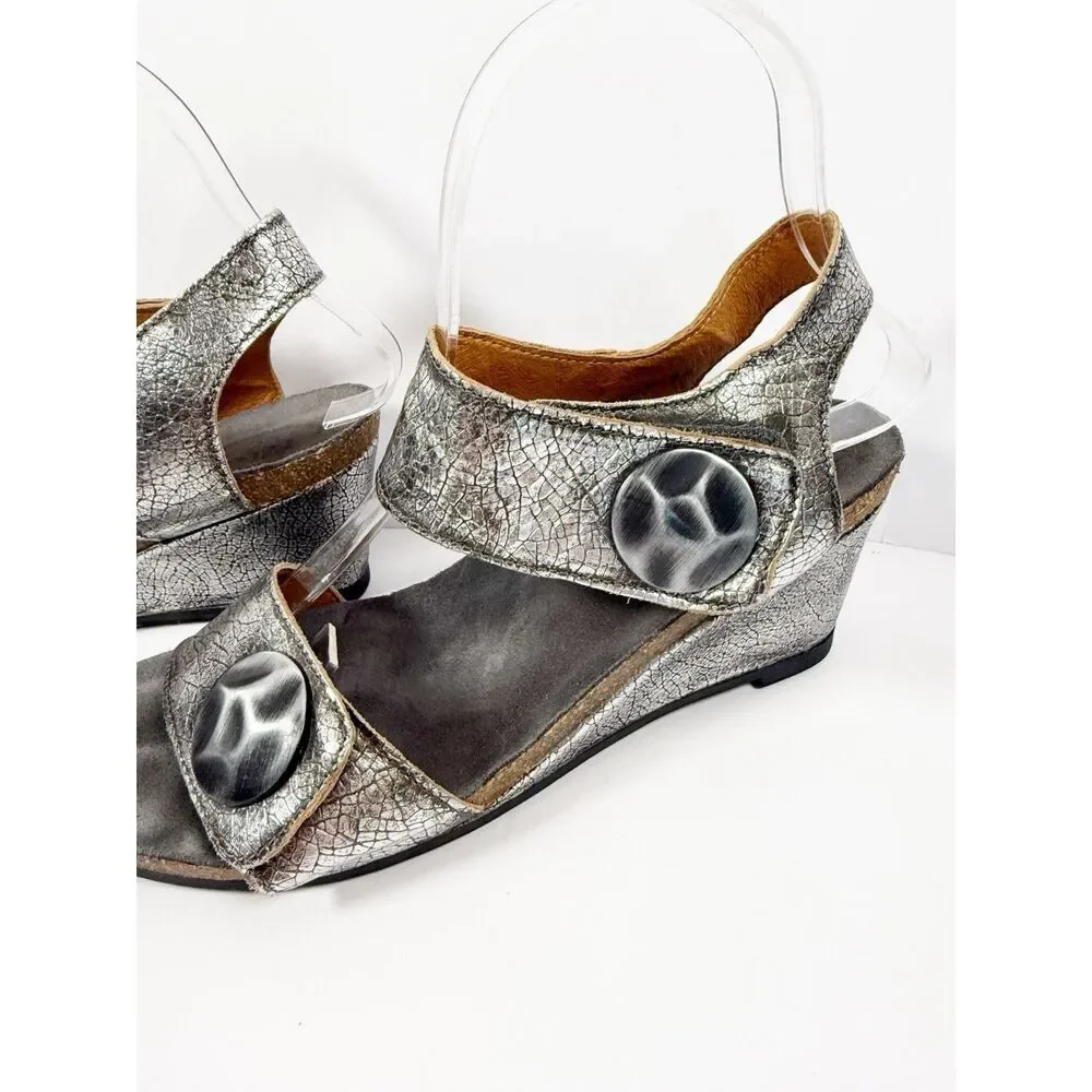 Taos Carousel Sandals 38 /7.5 Silver Crackle Leather Wedge Ankle Strap Medallion